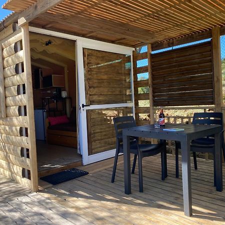 Camping Les Amandiers Castelnau-de-Guers Екстер'єр фото
