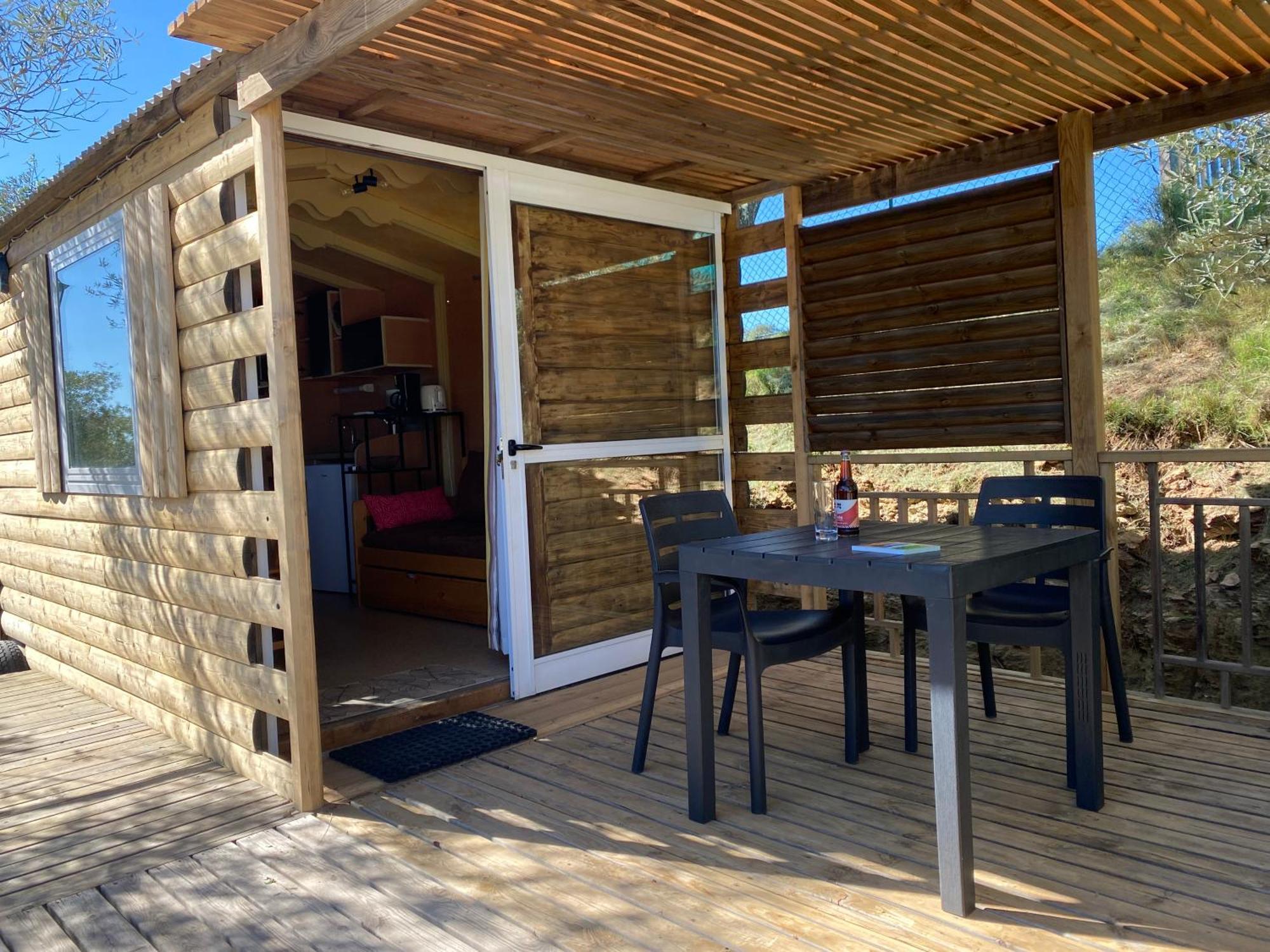 Camping Les Amandiers Castelnau-de-Guers Екстер'єр фото